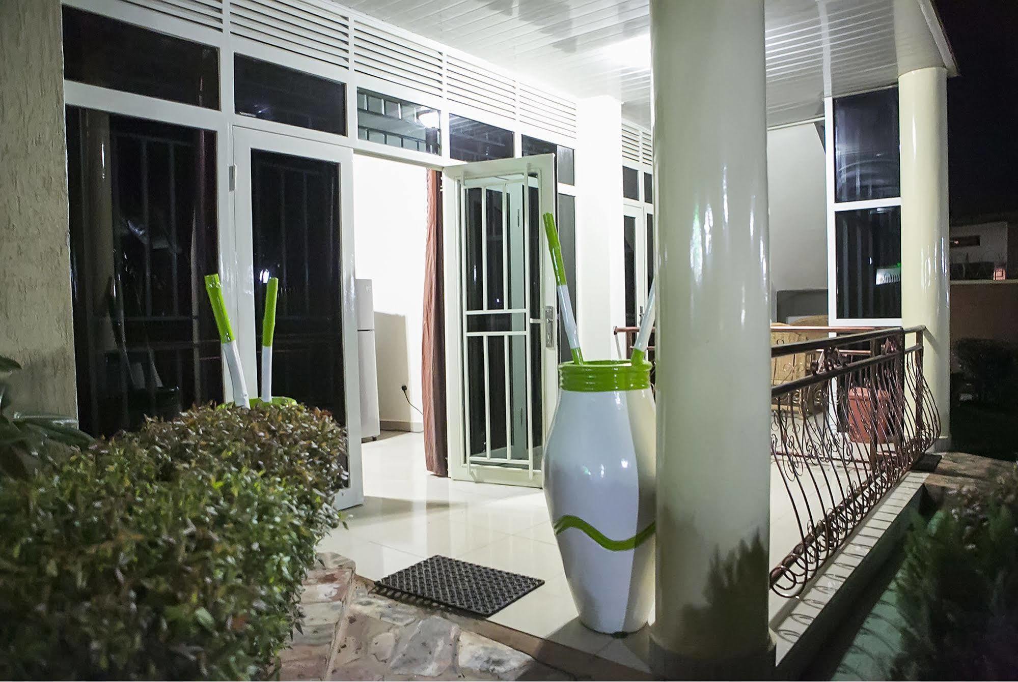 St Augustine Apartment & Hotel Кигали Екстериор снимка